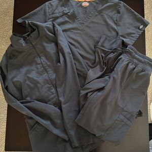 Dickies brand scrub set EUC